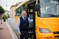 Concorso per autista scuolabus a tempo indeterminato: richiesta la licenza media