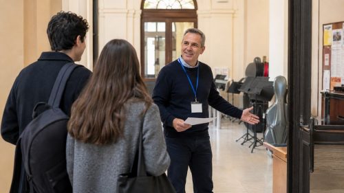 Operatore al lavoro in conservatorio