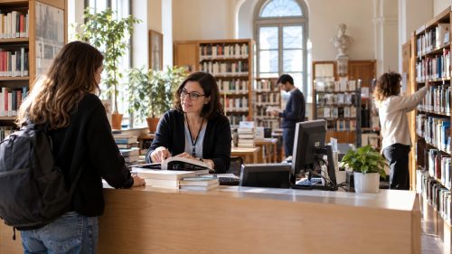 Impiegata in biblioteca